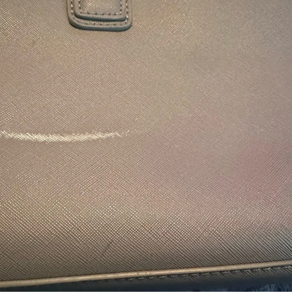 Elegant Gray Handbag